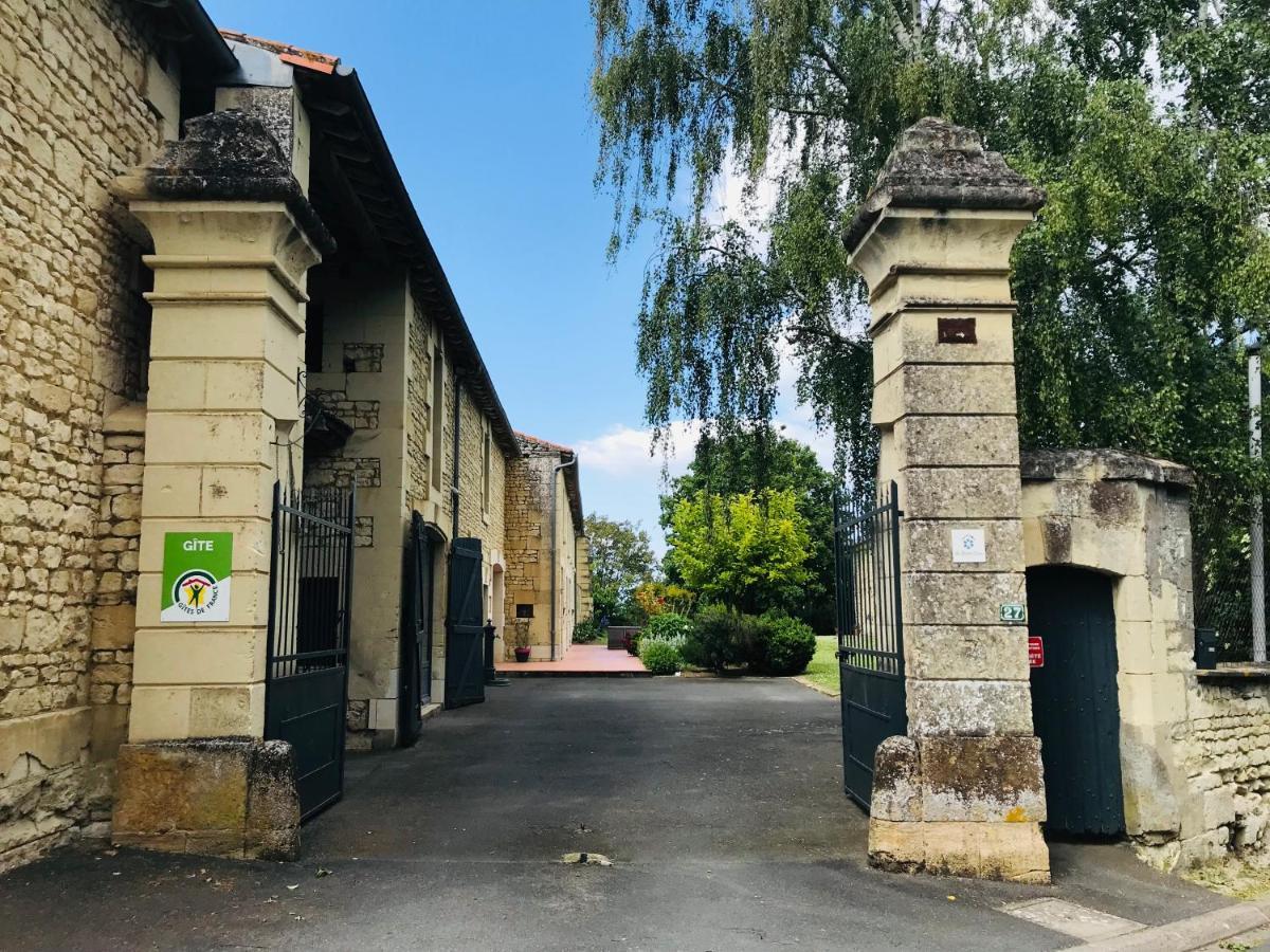 Gite Au Boom Coeur En Options Spa Et Repas Tourtenay Exterior foto
